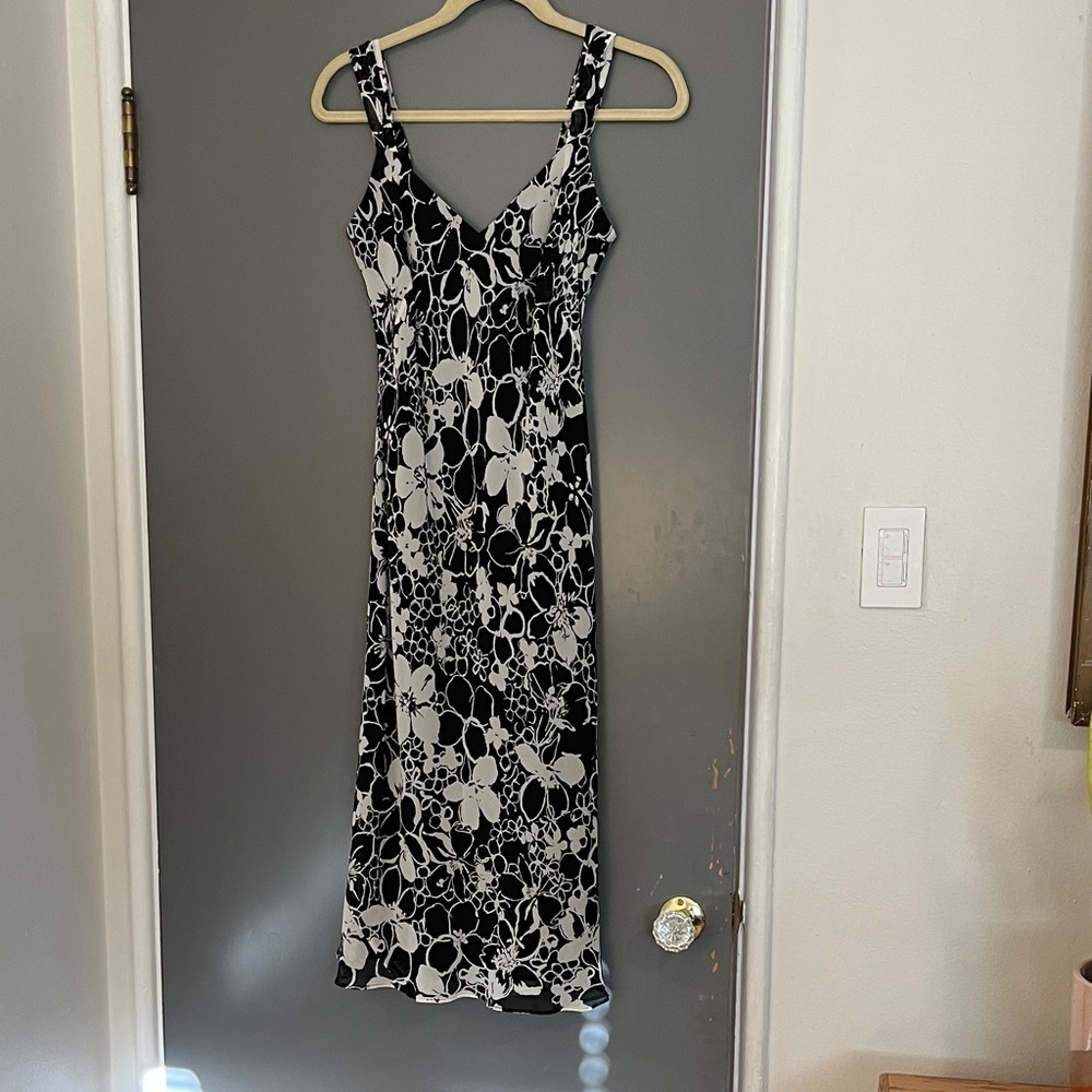 Anne Taylor 100% silk vintage black and white floral print silk midi slip dress